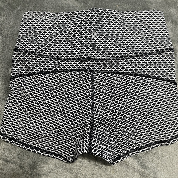 LULUEMON SHORTS - Picture 1 of 3